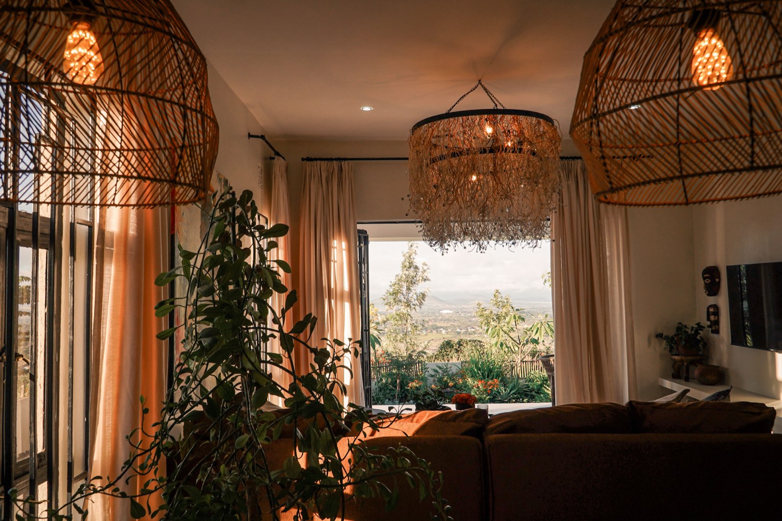 Sitting room opening onto the valley view